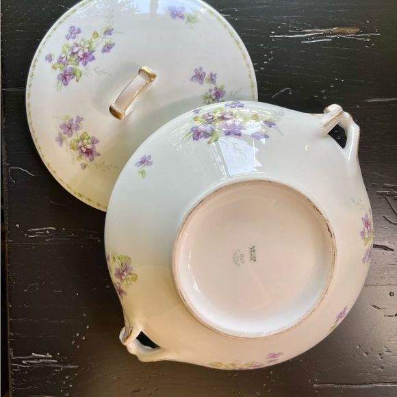 VINTAGE, B&T LIMOGES FRANCE, ROUND SERVING BOWL WITH LID. - Picture 11 of 16